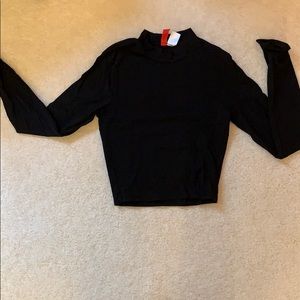 Black long sleeve crop top